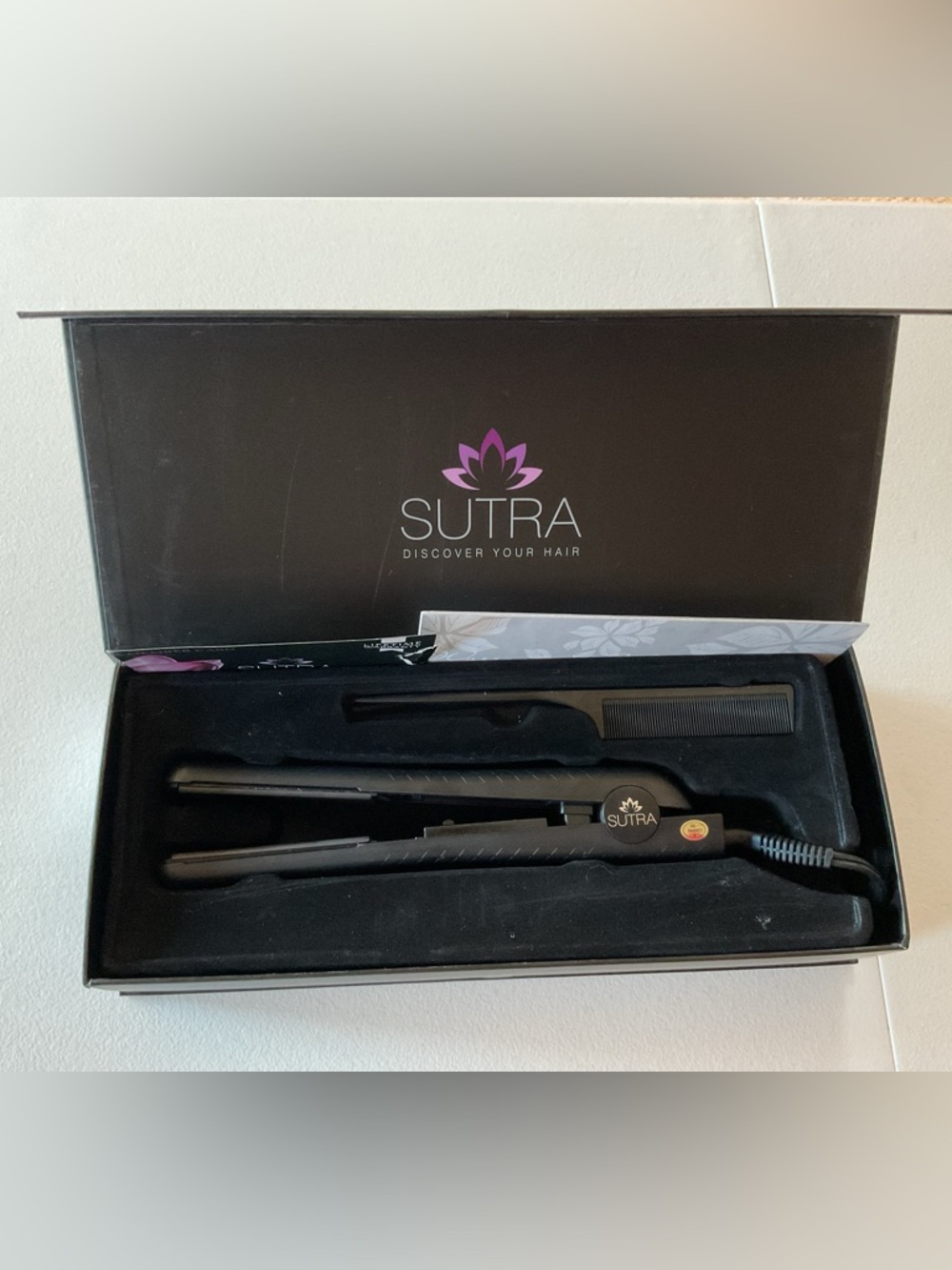 SUTRA BEAUTY 1.25” FLAT IRON w/ COMB IN BOX